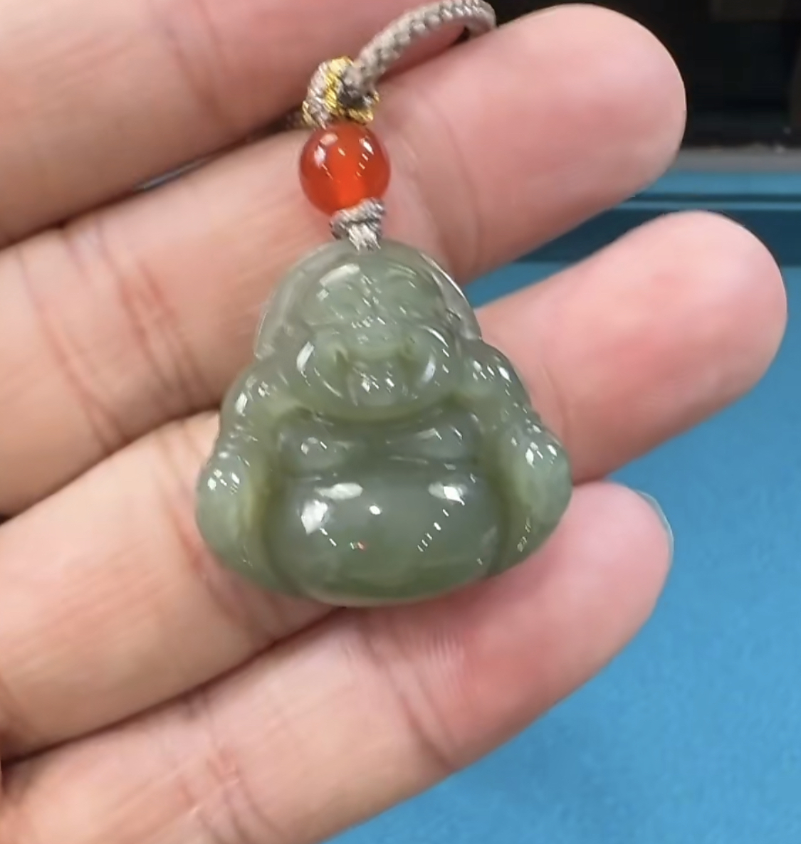 【倔老头精品】和田玉湖水绿大肚佛吊坠（配绳）
