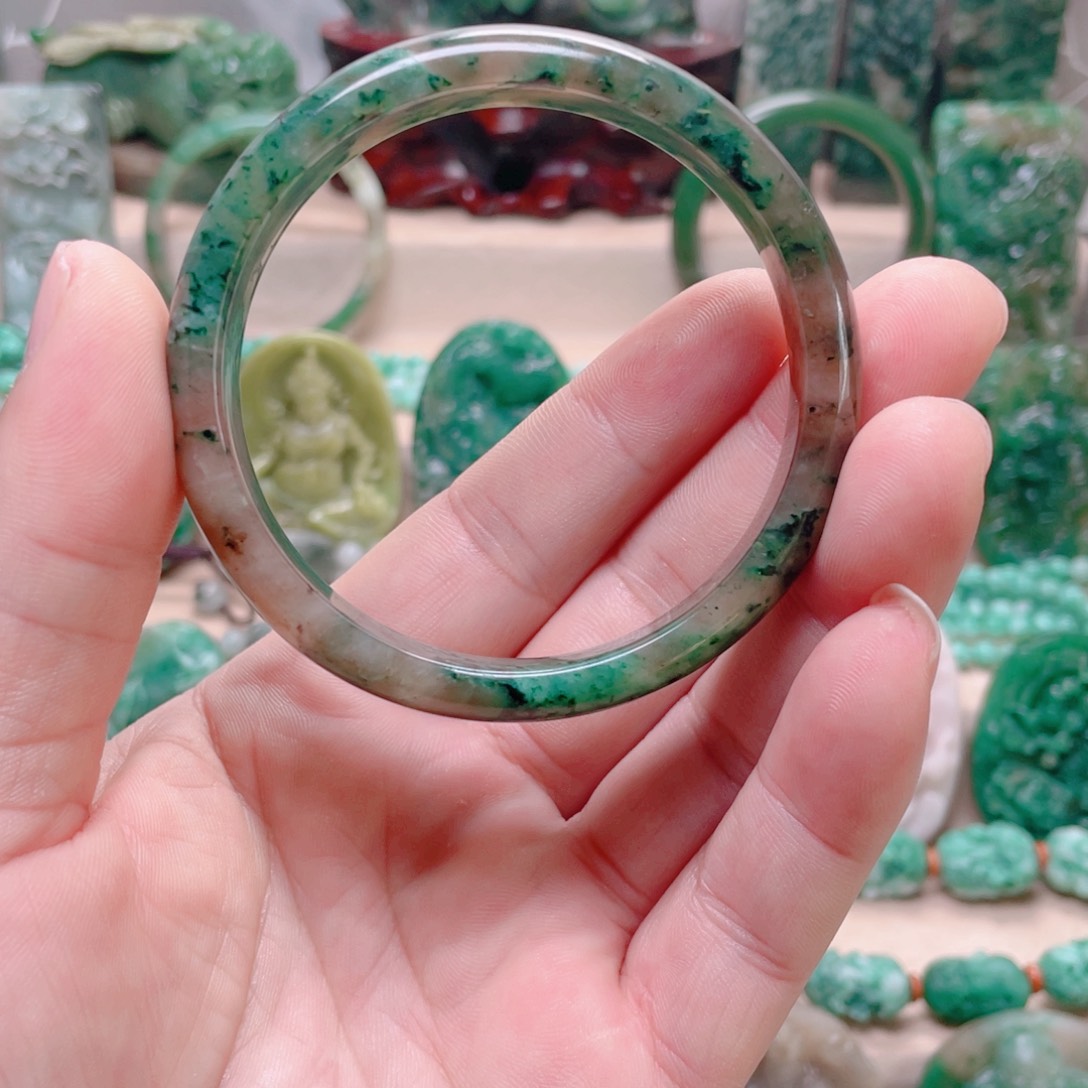 李***k独山玉未镶嵌手镯