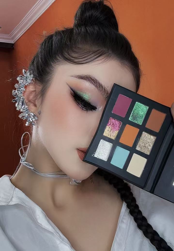 全能眼影时尚多色珠光九宫格盘集高光修容腮红一体流光九色眼影盘