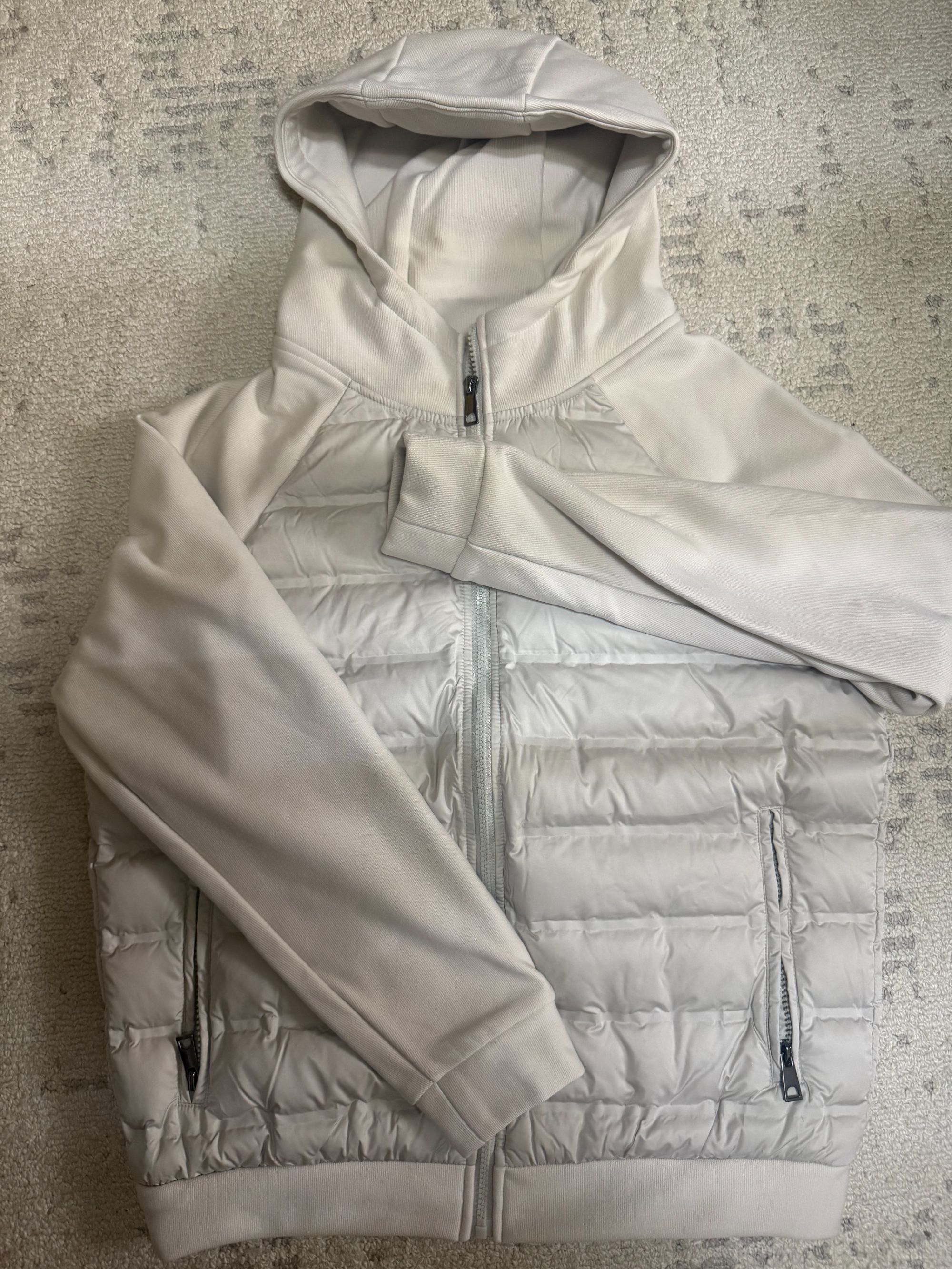 休闲风连帽羽绒服