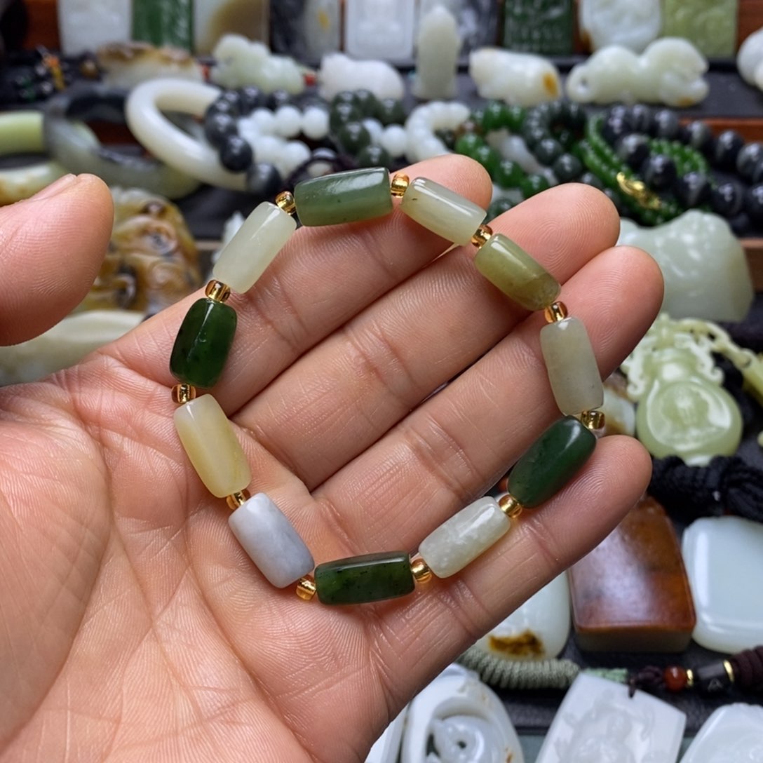 颈饰未镶嵌和田玉