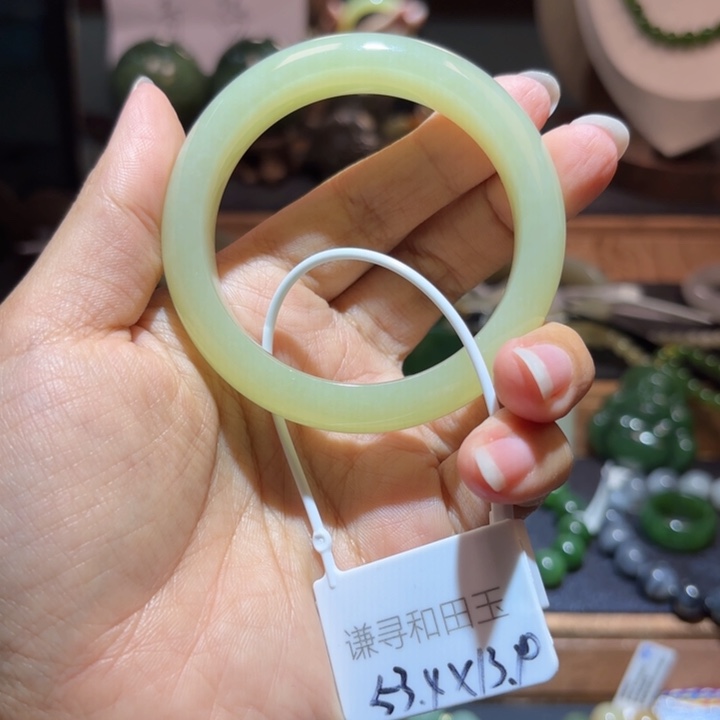 和田玉未镶嵌手镯