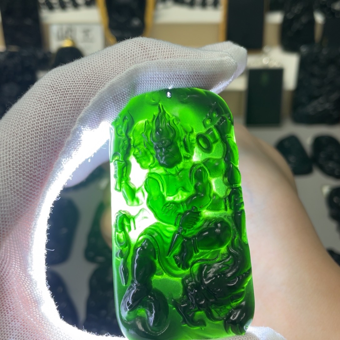 蛇纹石玉未镶嵌吊坠