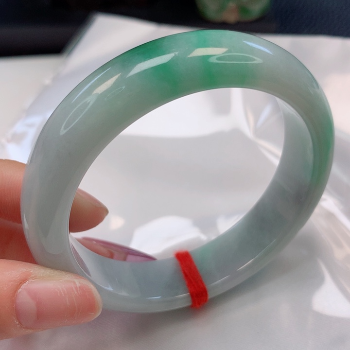 翡翠手镯未镶嵌55圈