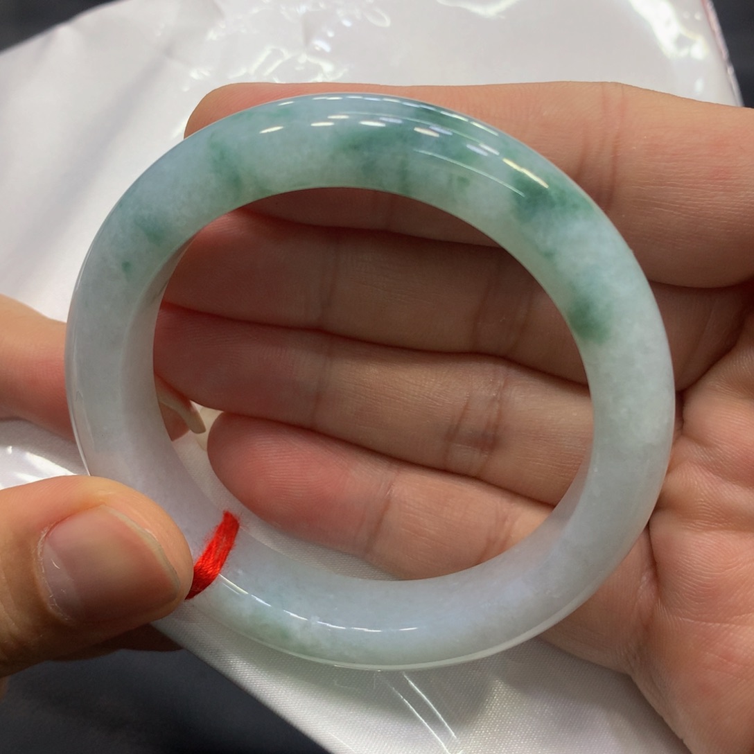 翡翠手镯未镶嵌翡翠手镯