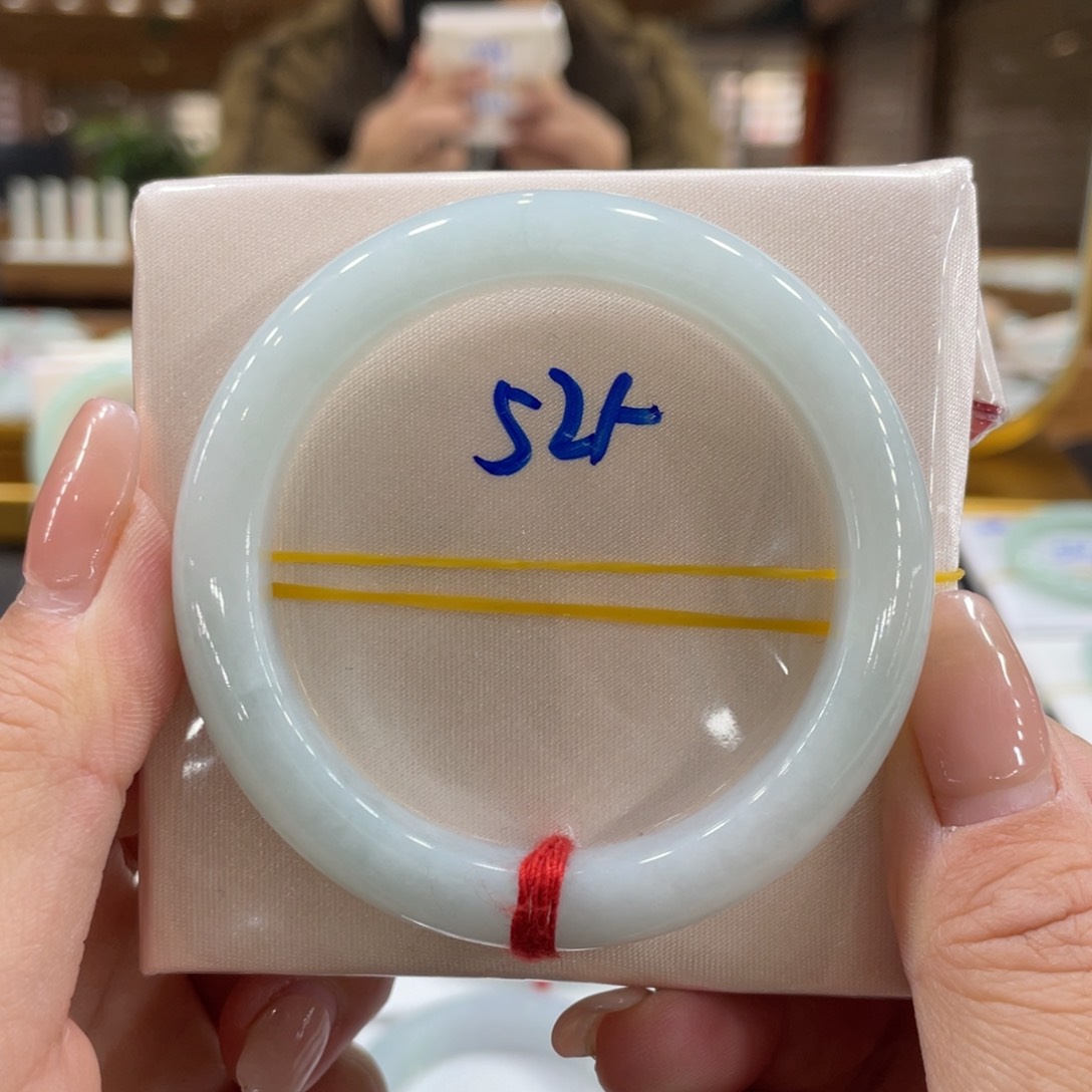 翡翠手镯未镶嵌翡翠