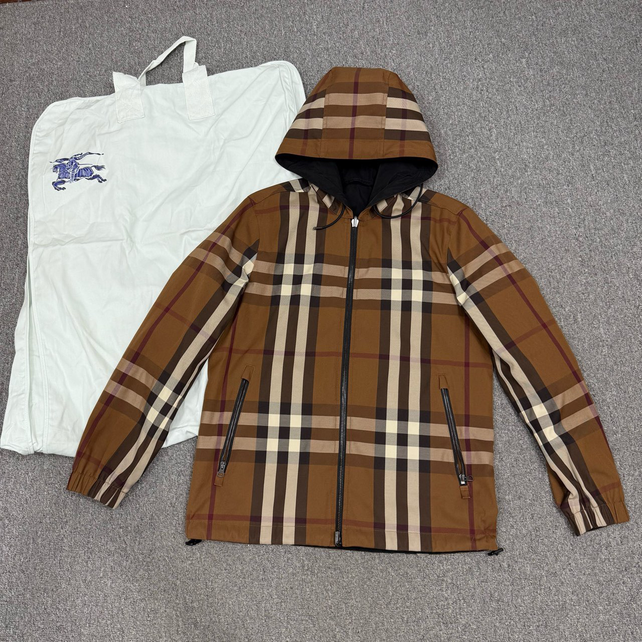 99新 BURBERRY/博柏利 13964733黑色格纹双面冲锋衣外套 XS码