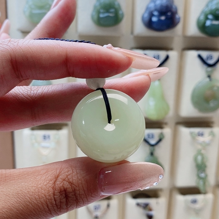 ල***࿐和田玉未镶嵌颈饰