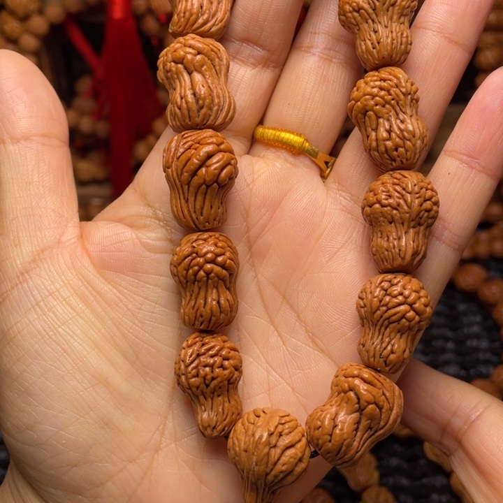 木质类龙纹桃枭挂件