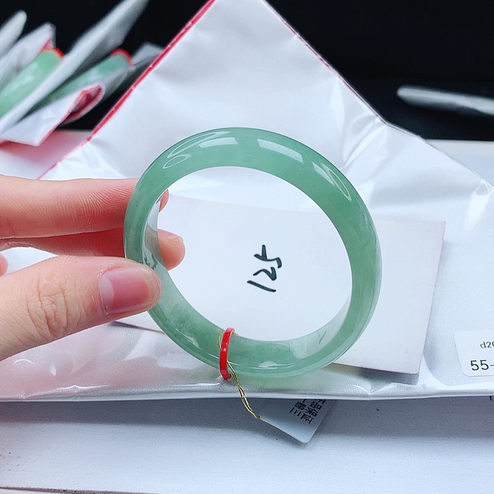 翡翠手镯（贵妃镯）未镶嵌缅甸天然a货手镯55