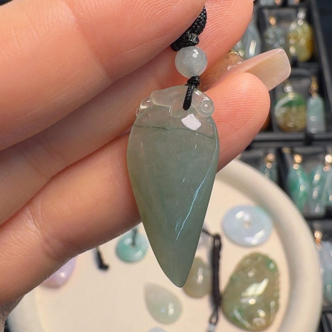 翡翠未镶嵌颈饰福瓜