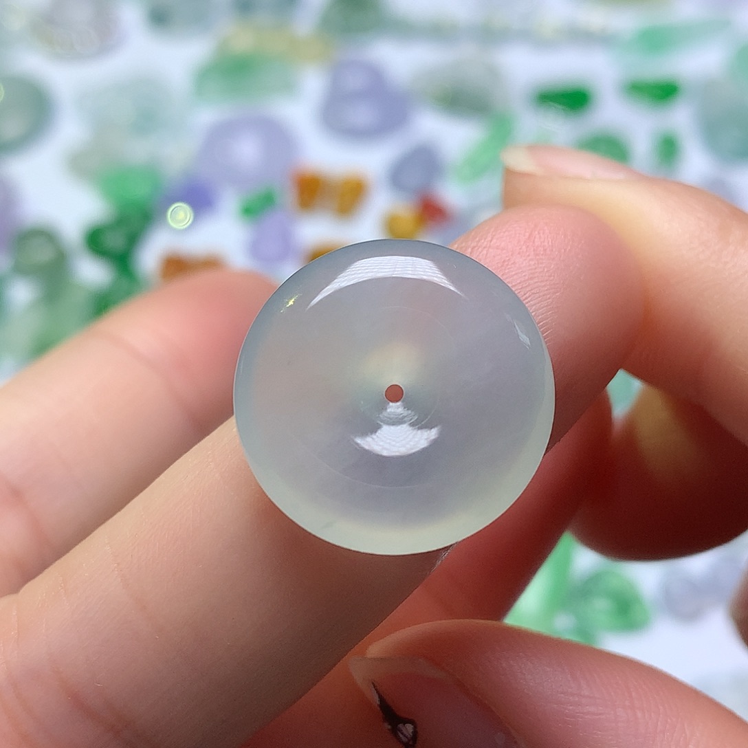 翡翠未镶嵌颈饰扣