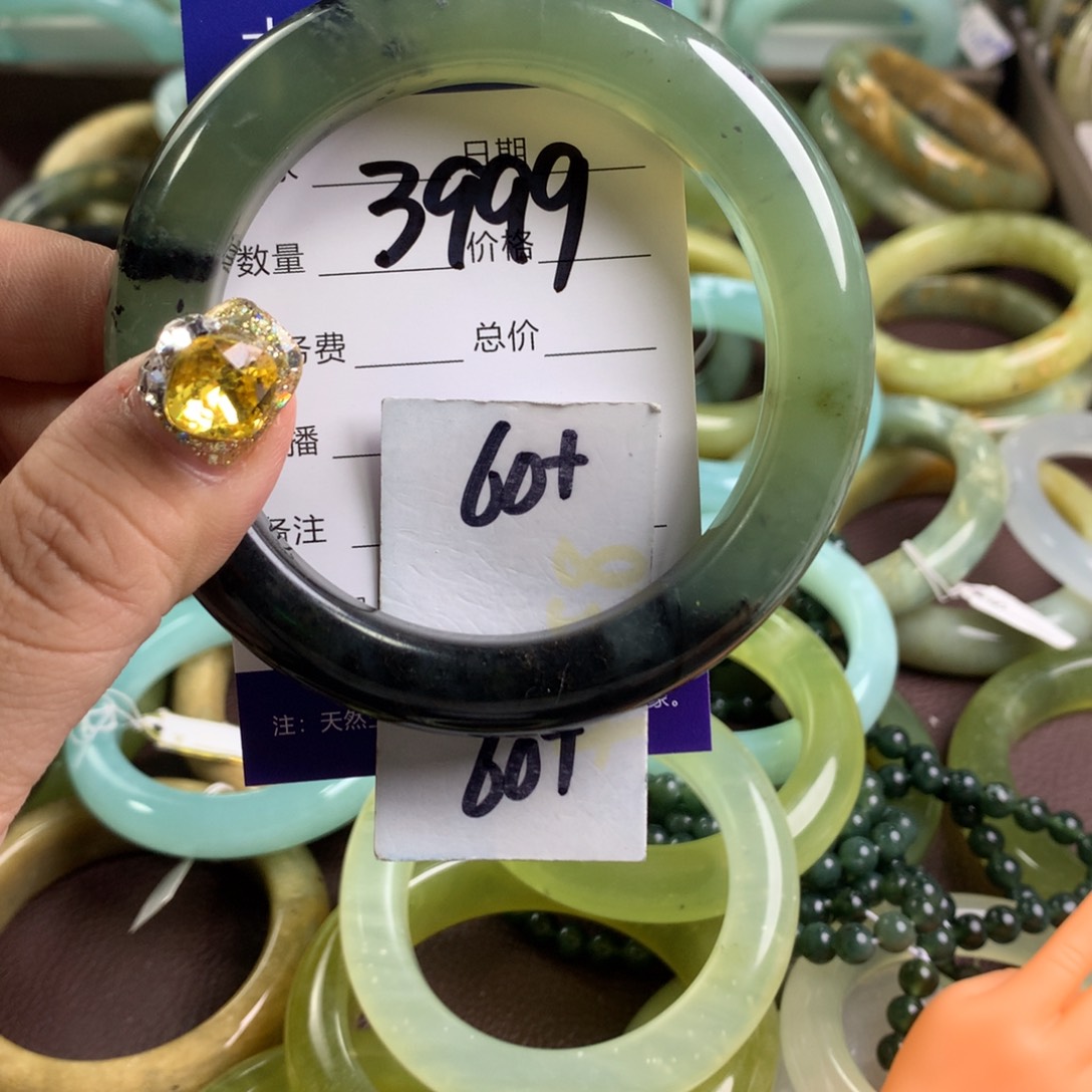 蛇纹石玉手镯未镶嵌3999