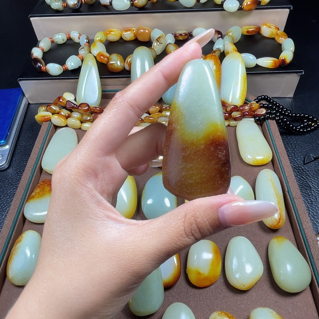 和田玉未镶嵌颈饰黄*武