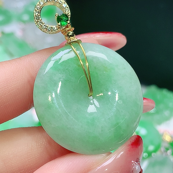 翡翠未镶嵌颈饰翡翠多样性发其一