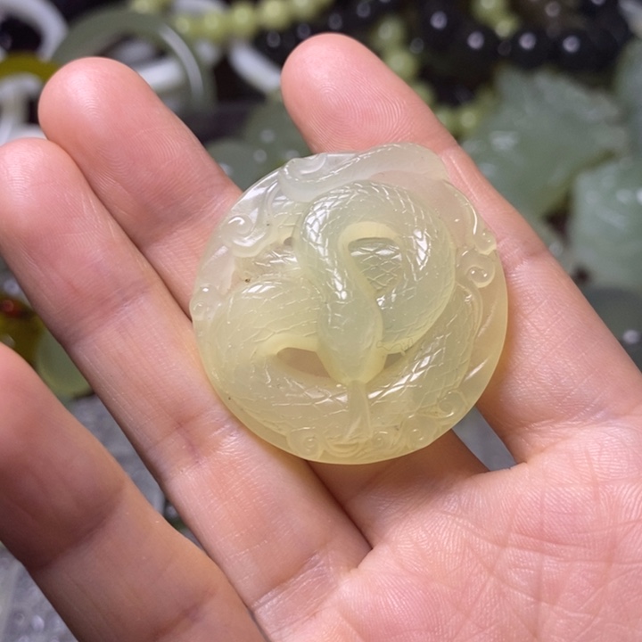 岫玉岫玉颈饰未镶嵌