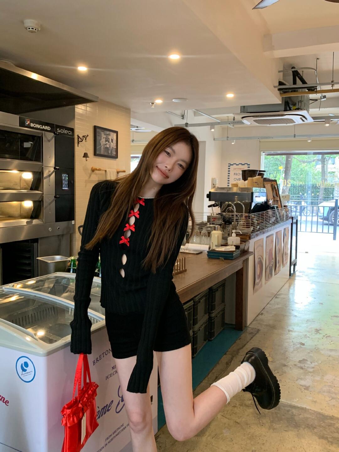 高级感黑色上衣2025年春季新款辣妹性感镂空蝴蝶结毛衣chic针织衫