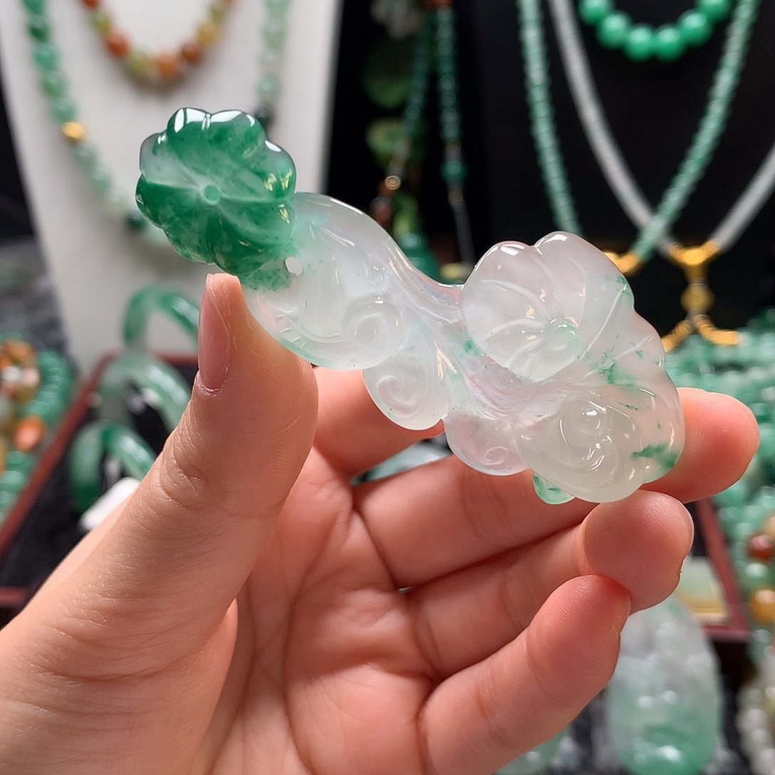 石英质玉未镶嵌吊坠