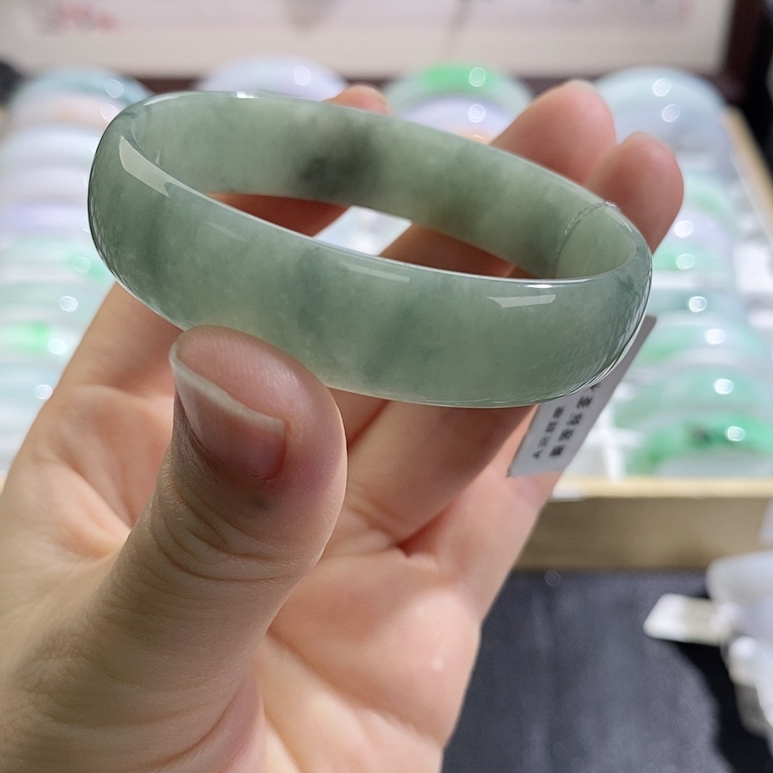 翡翠未镶嵌手链盼盼