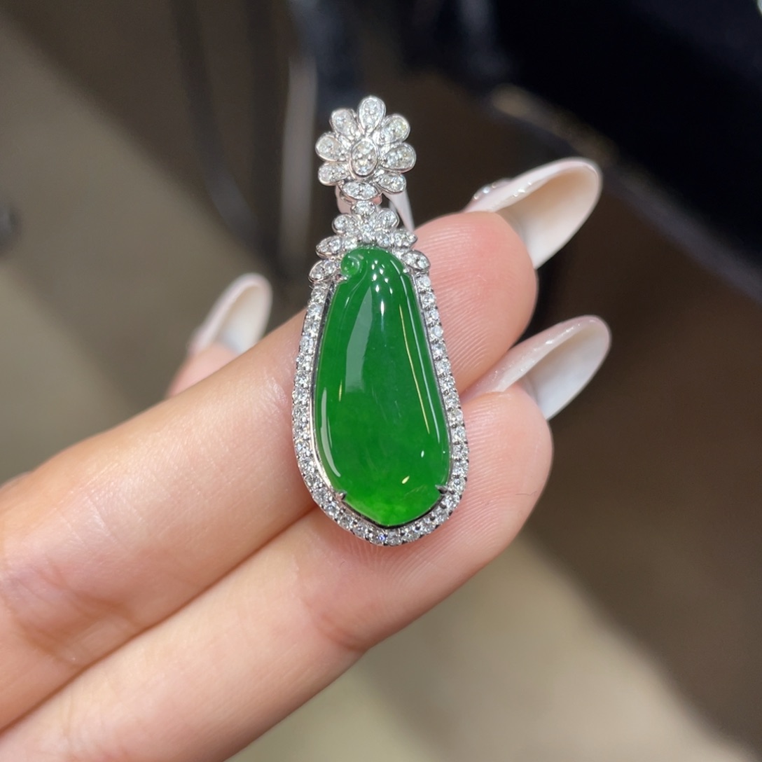 翡翠颈饰18K金镶嵌天然缅甸翡翠a货