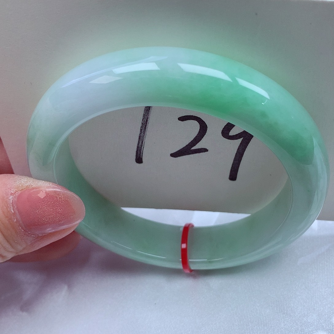 翡翠手镯未镶嵌翡翠