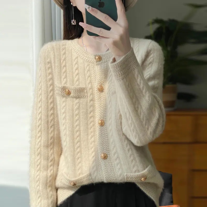 韩系小香风羊毛圆领绞花设计感慵懒金属扣高级感时尚气质针织开衫