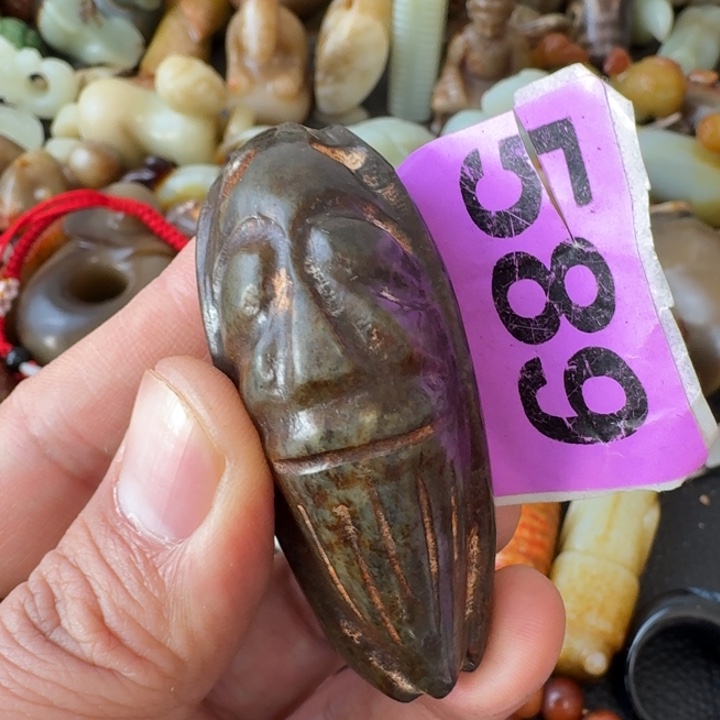 武***堂和田玉未镶嵌颈饰