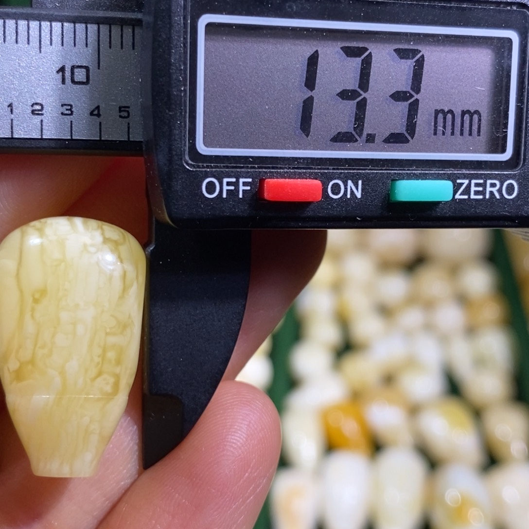 蜜蜡未镶嵌裸石配饰