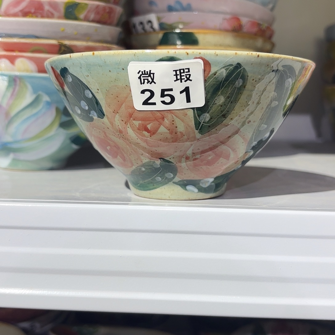 瓷片在这个充满生机盎然活力四射
