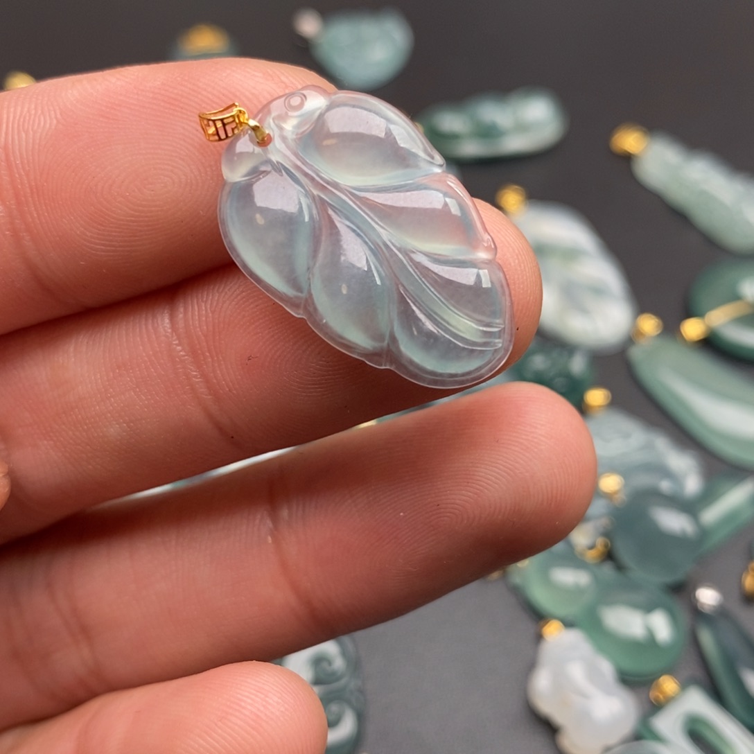 颈饰18K金镶嵌翡翠