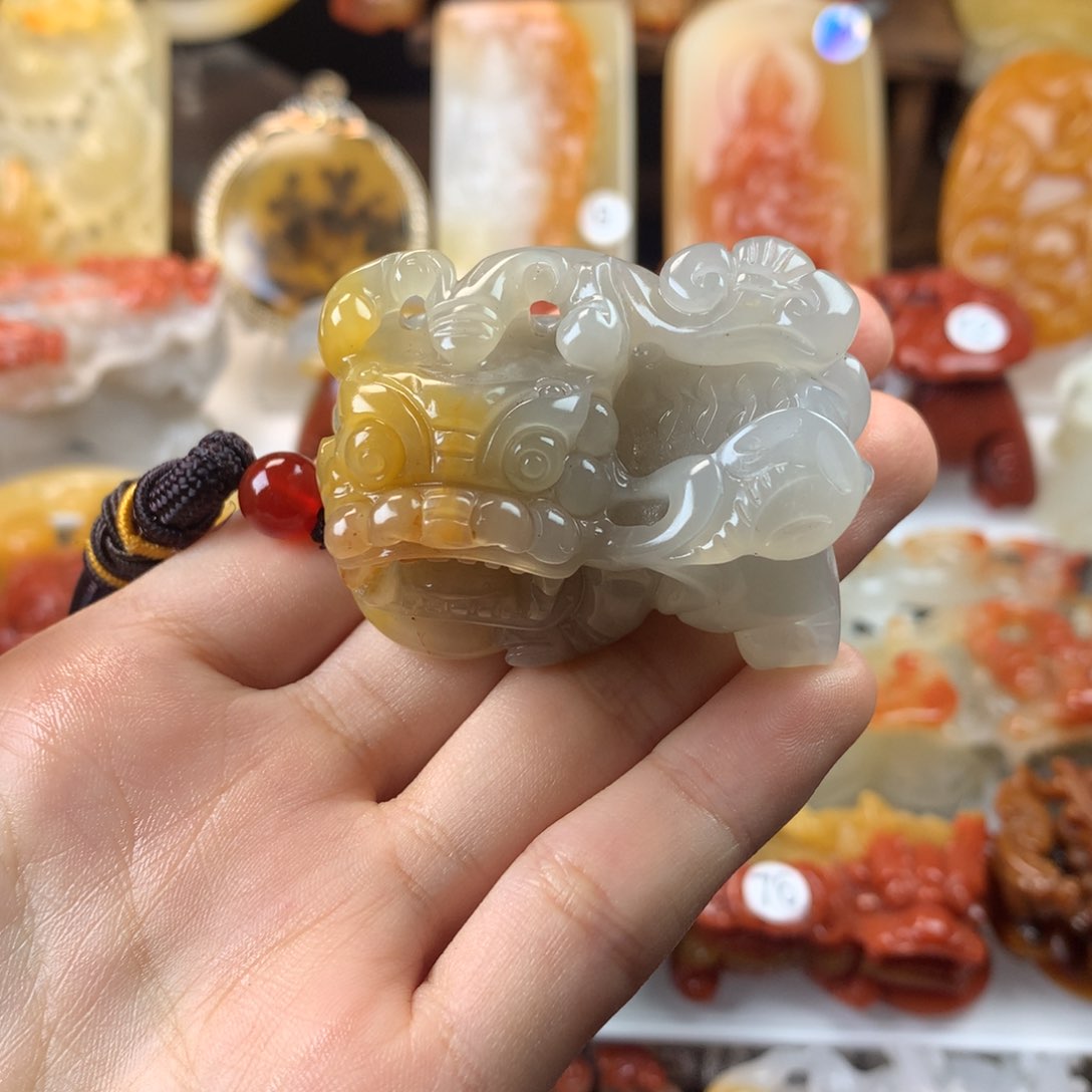 石英质玉（黄龙玉）手把件未镶嵌