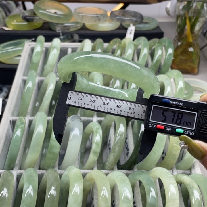 蛇纹石玉手镯未镶嵌288