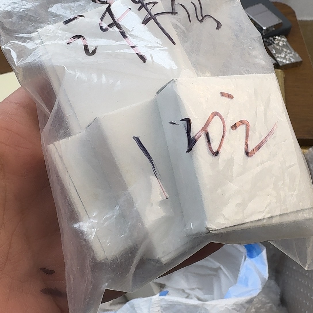 许***，四个国产磕头打火机