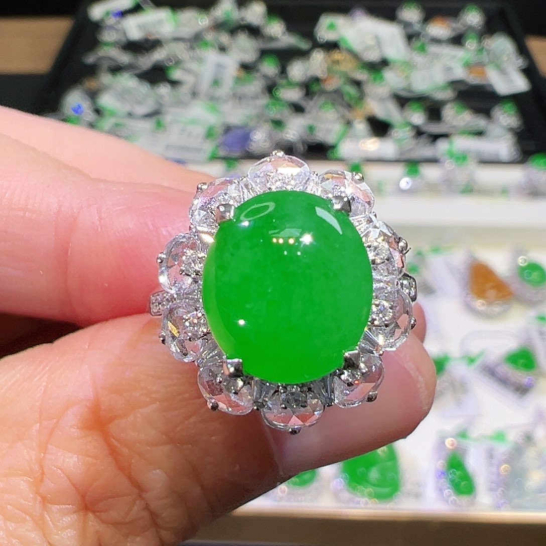 翡翠颈饰18K金镶嵌翡翠