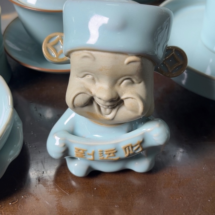 哈咯回去咯摸秃摸摸呃