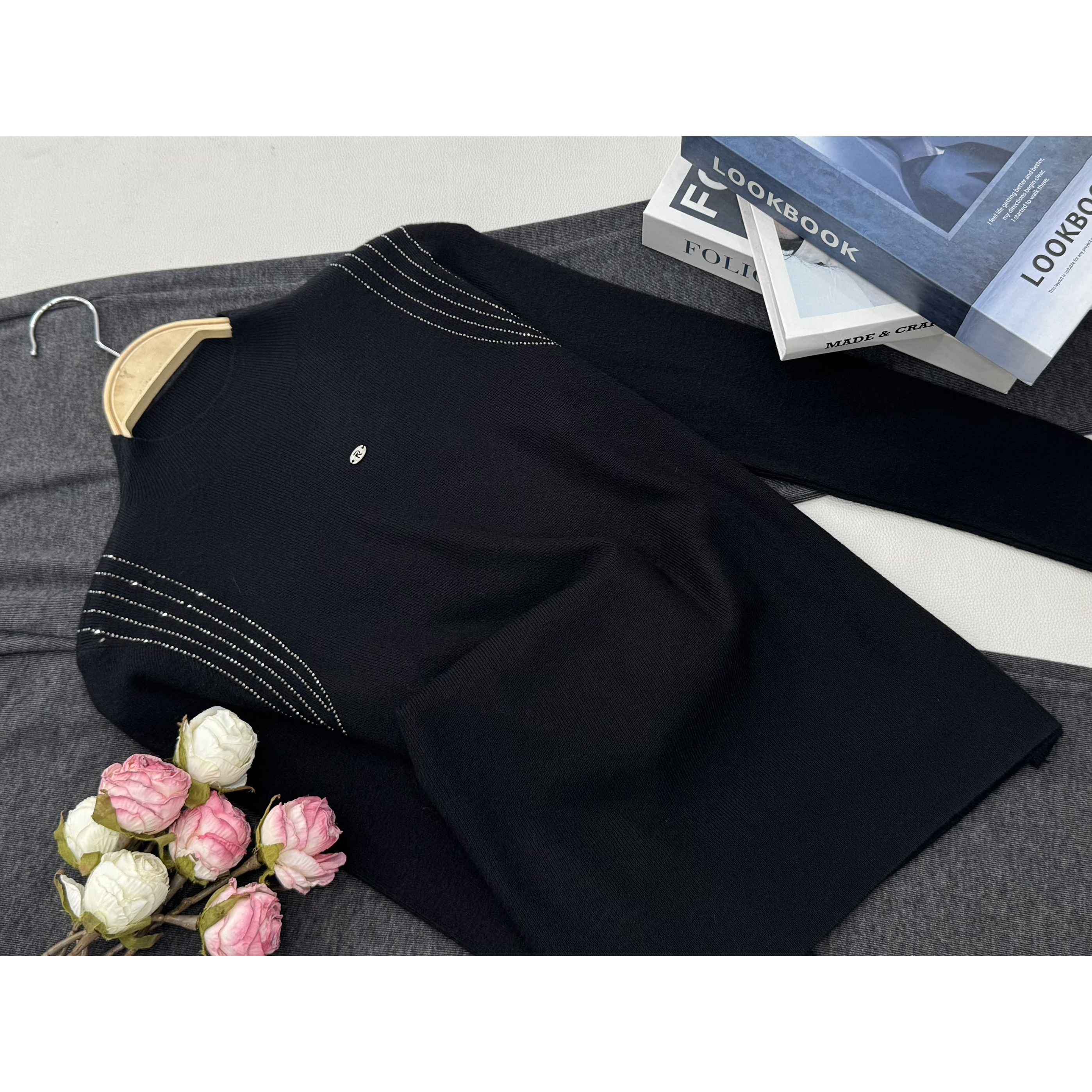 【R标烫钻套头黑】早秋新款时尚长袖针织上衣QC6096