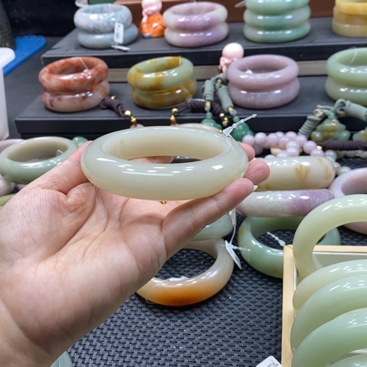 未镶嵌手镯石英岩玉叶*