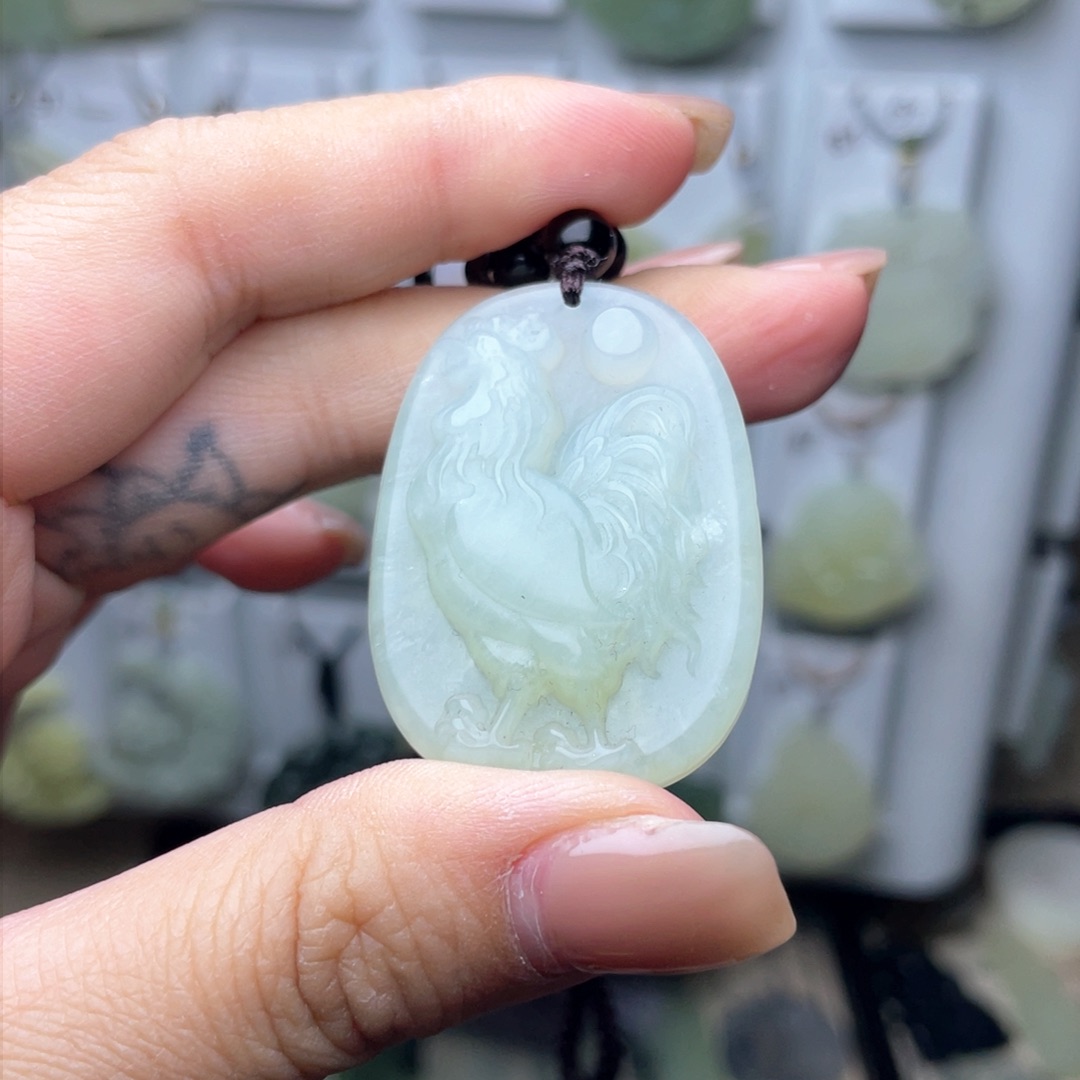 岫玉未镶嵌颈饰鸡