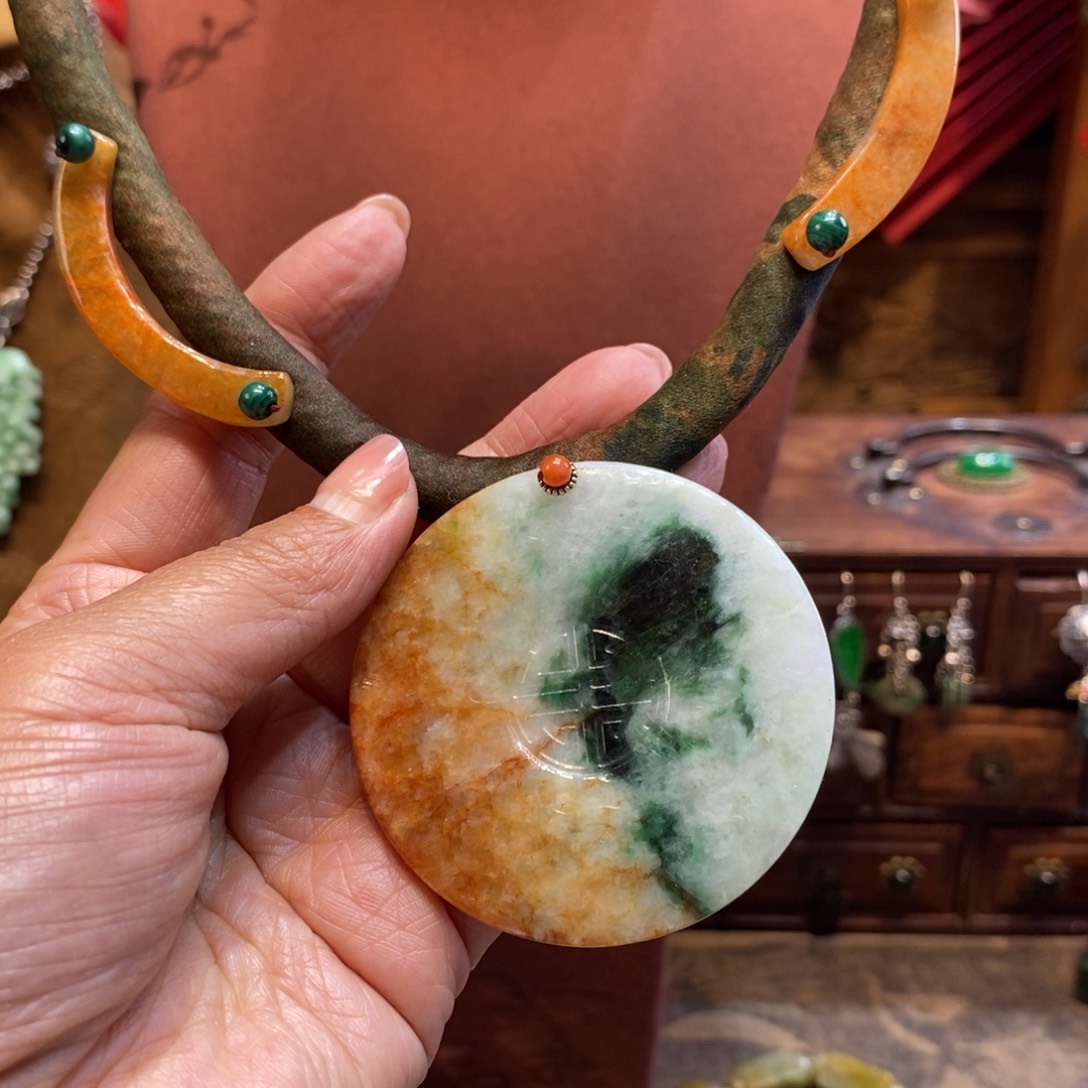 翡翠吊坠(赠链)未镶嵌