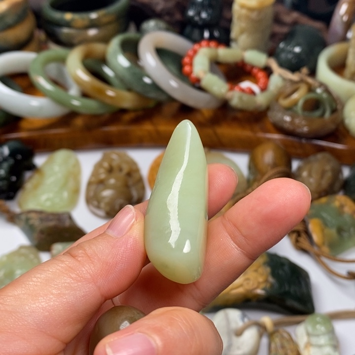 木***.和田玉（糖玉）未镶嵌颈饰