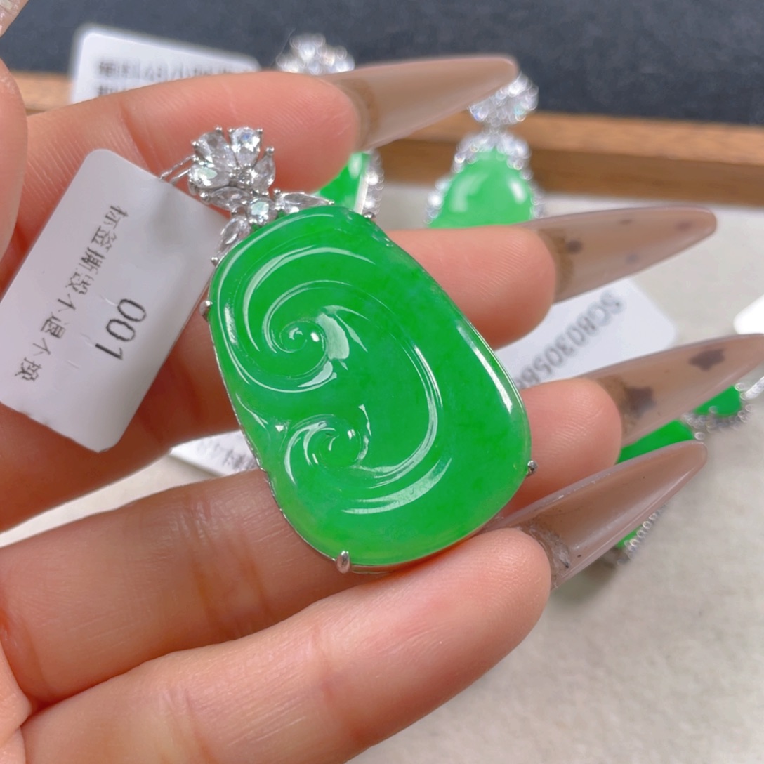 翡翠颈饰银S925镶嵌翡翠