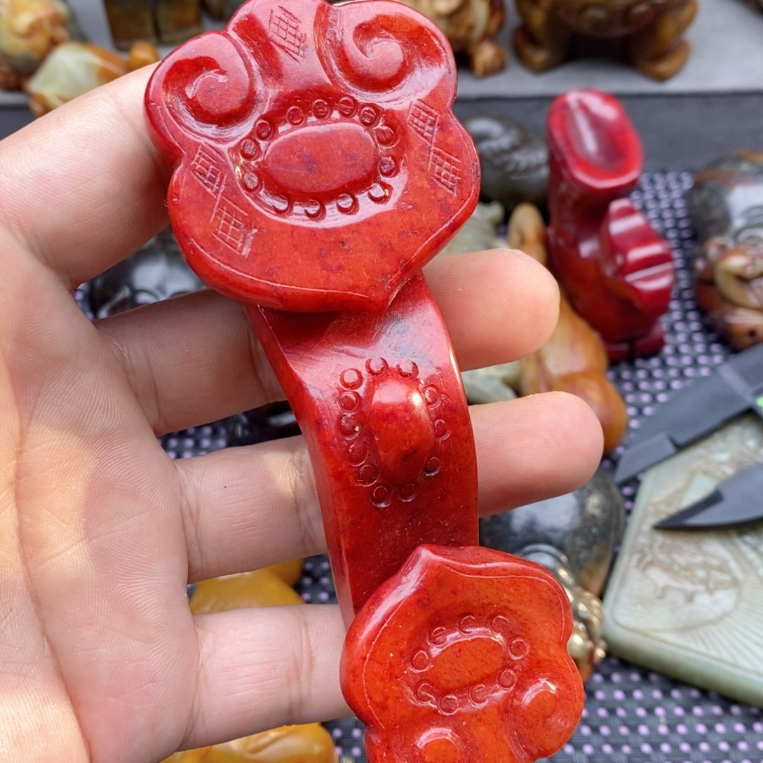 蛇纹石玉未镶嵌颈饰