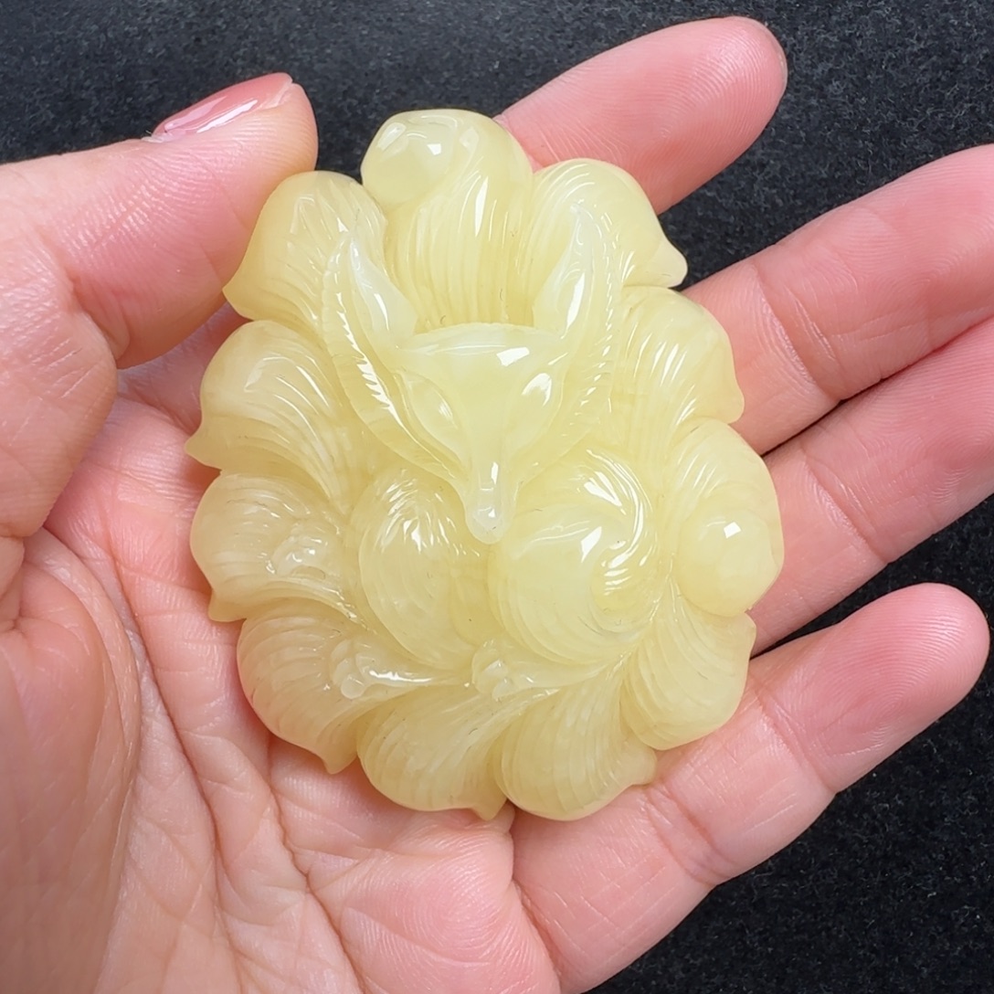 州***爱蜜蜡未镶嵌珠宝奇石