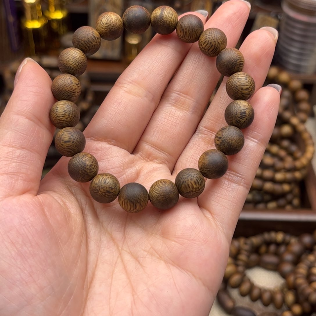 沉香碎屑奇楠1.0圆珠单圈9克