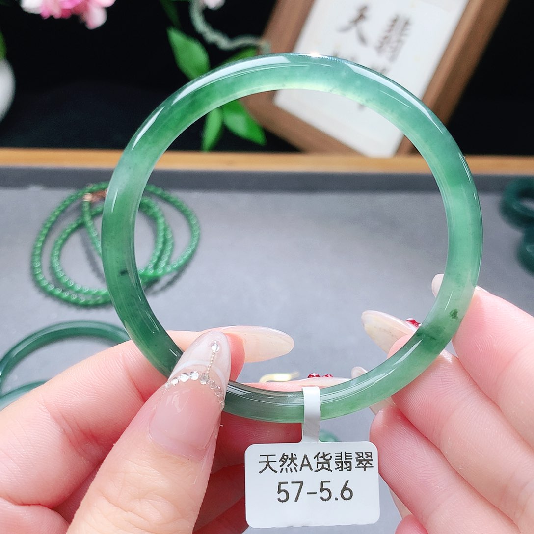 翡翠手镯（圆镯）未镶嵌