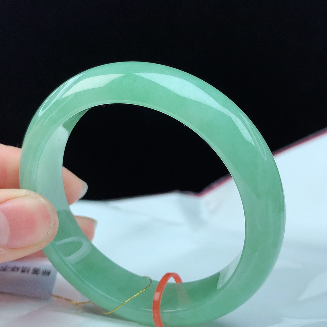 翡翠手镯未镶嵌53圈宽版