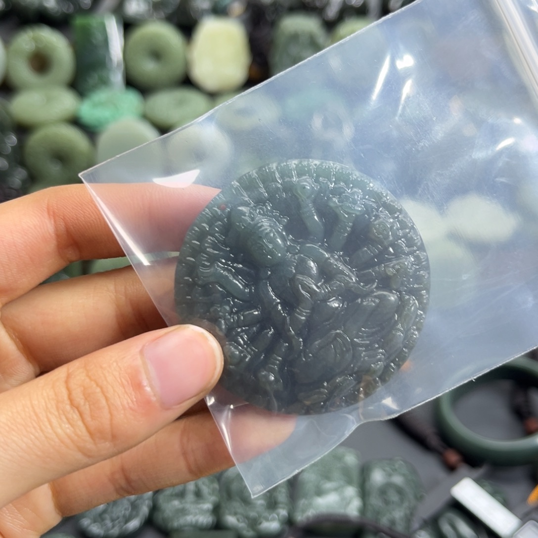 上***水和田玉未镶嵌颈饰