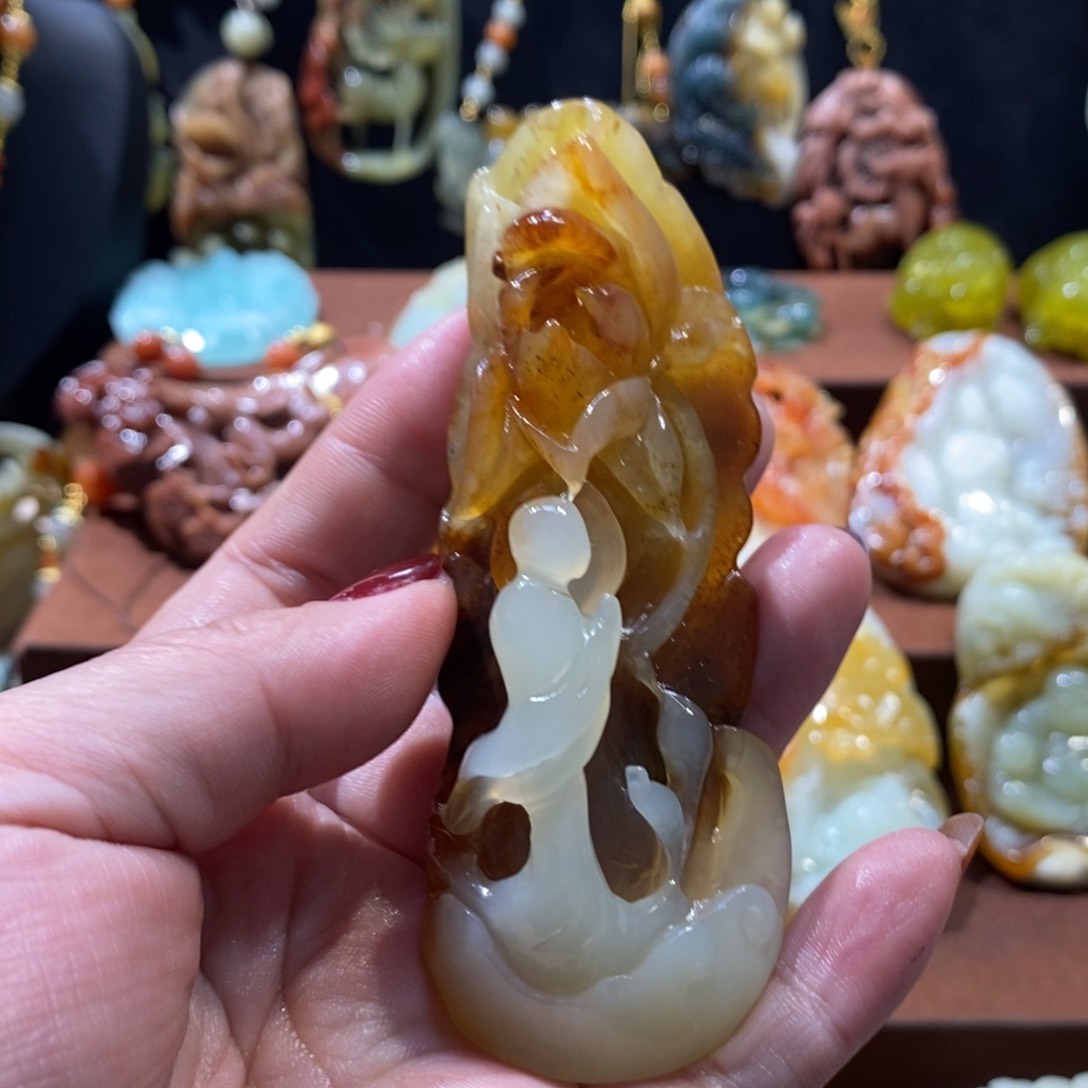 蛇纹石玉颈饰未镶嵌