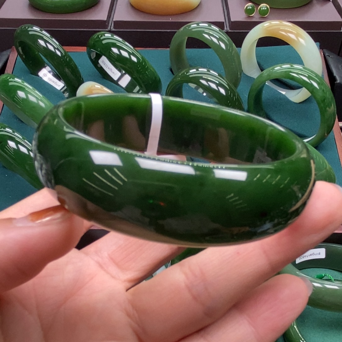 和田玉未镶嵌手镯