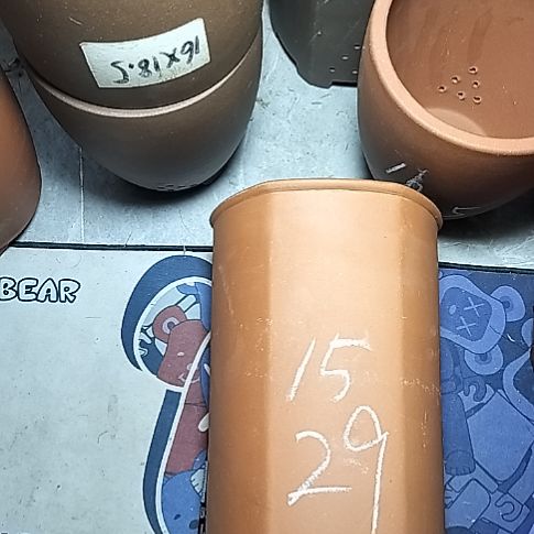 红泥高六方带口沿一个